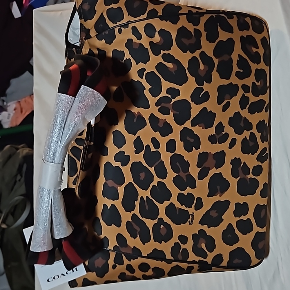 Leopard Court Tote - Picture 2 of 5